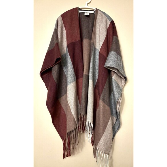 Ladies Woolrich Berry Gray Mauve Plaid Soft Fringed Machine Washable Cape OSFM - Picture 1 of 4